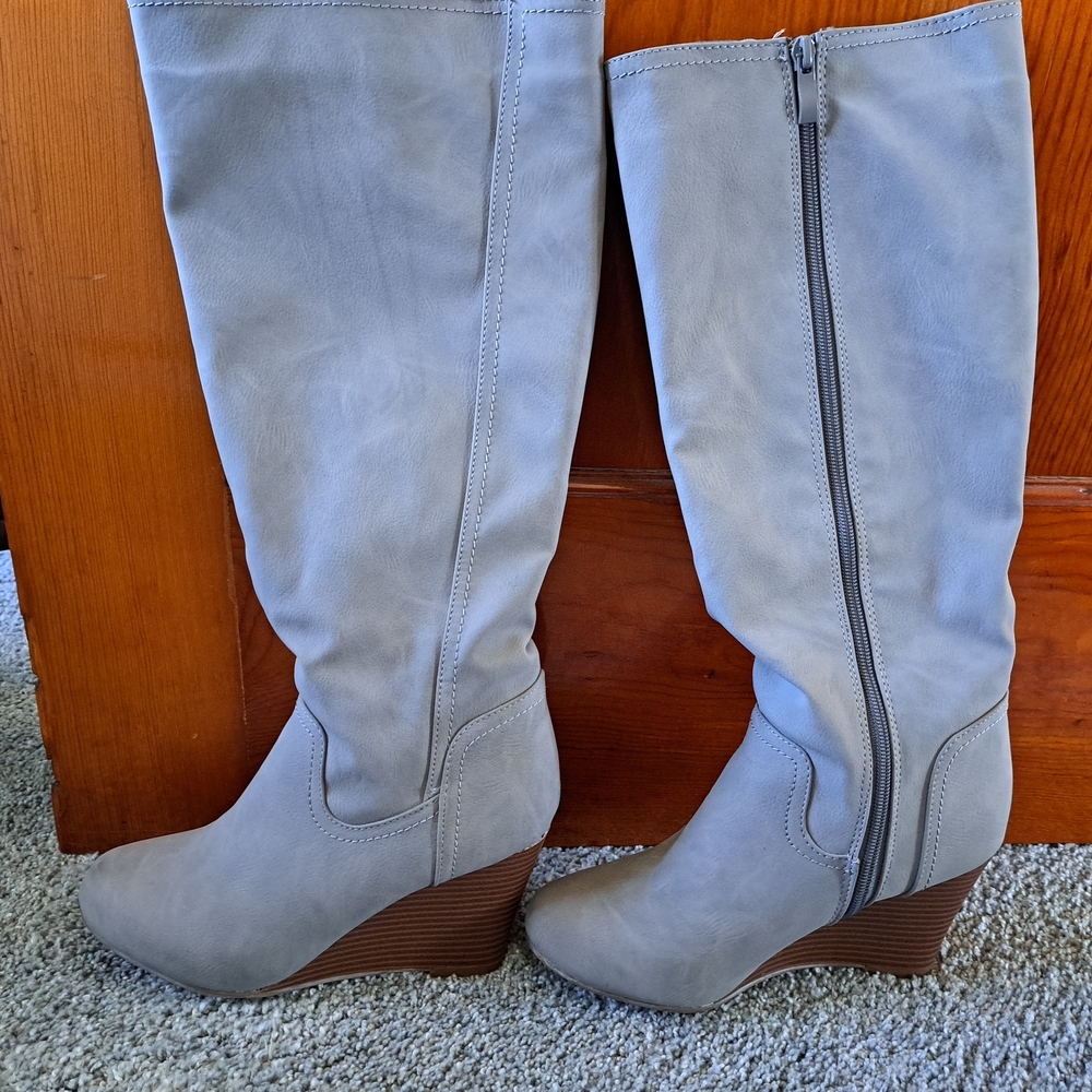 Gray Wedge Shoes with Suede Finish